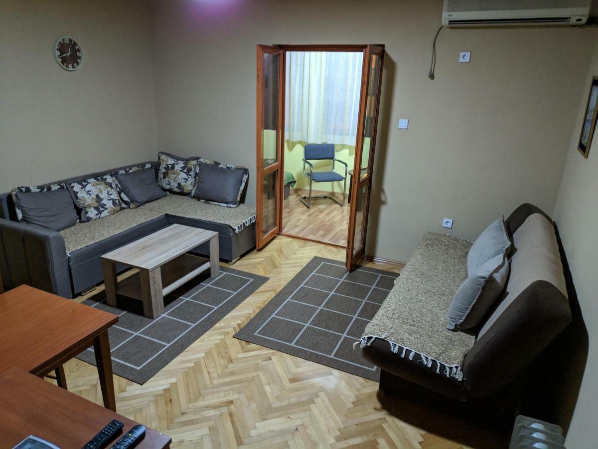 Malo Brdo Apartment Podgoriţa Exterior foto
